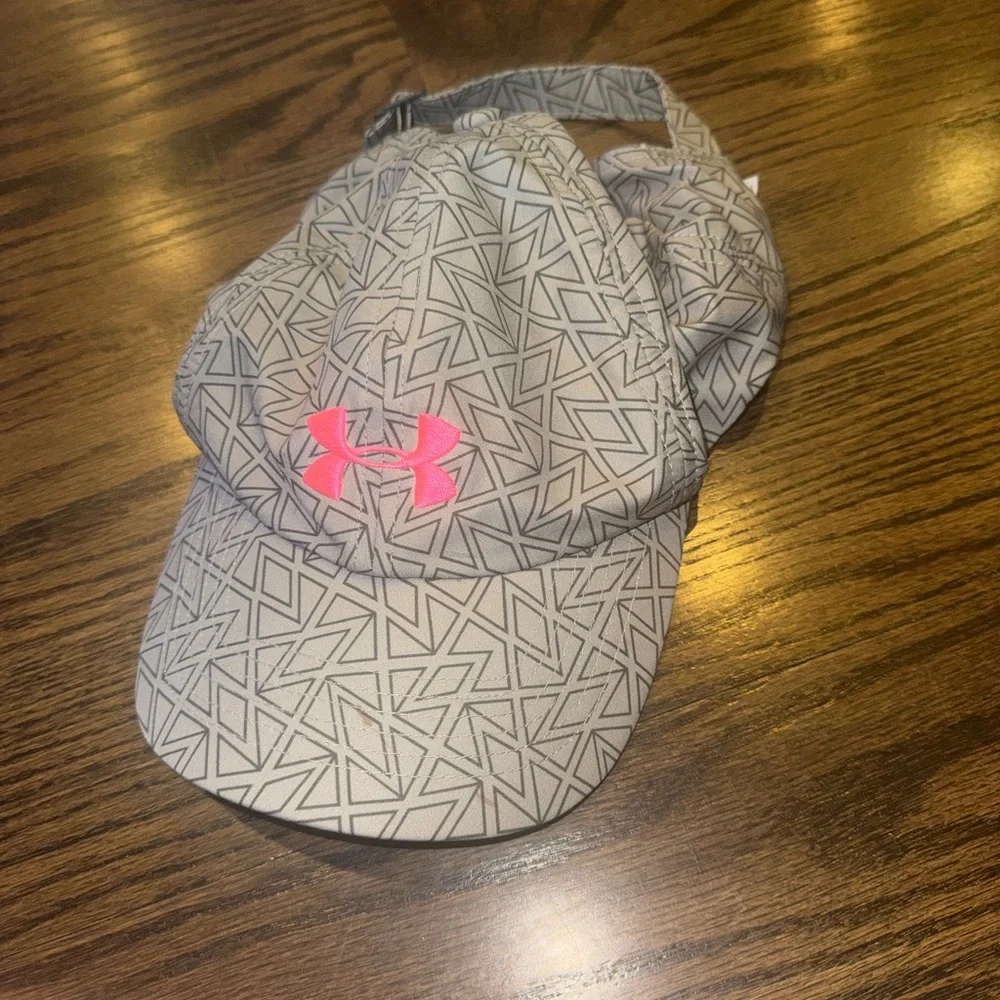 Under Armour Kids' Hat with Pink Logo and Geometric Design